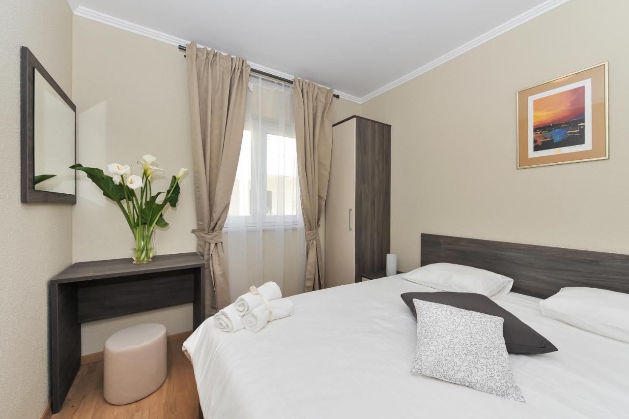 Apartmani Peric 1 Meka Draga Obrovac Luaran gambar