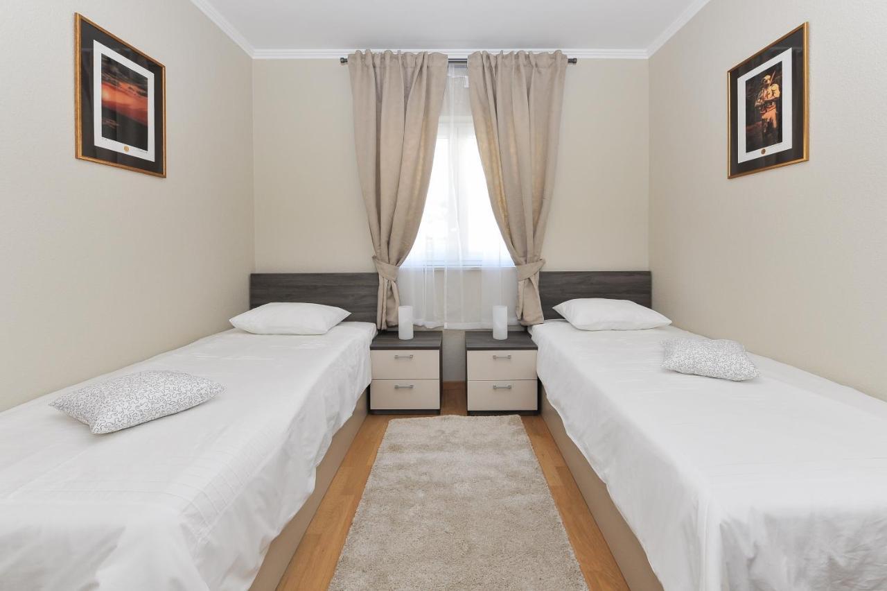 Apartmani Peric 1 Meka Draga Obrovac Luaran gambar