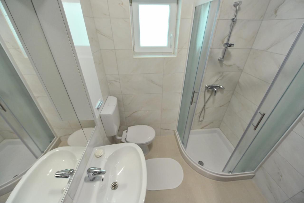 Apartmani Peric 1 Meka Draga Obrovac Luaran gambar