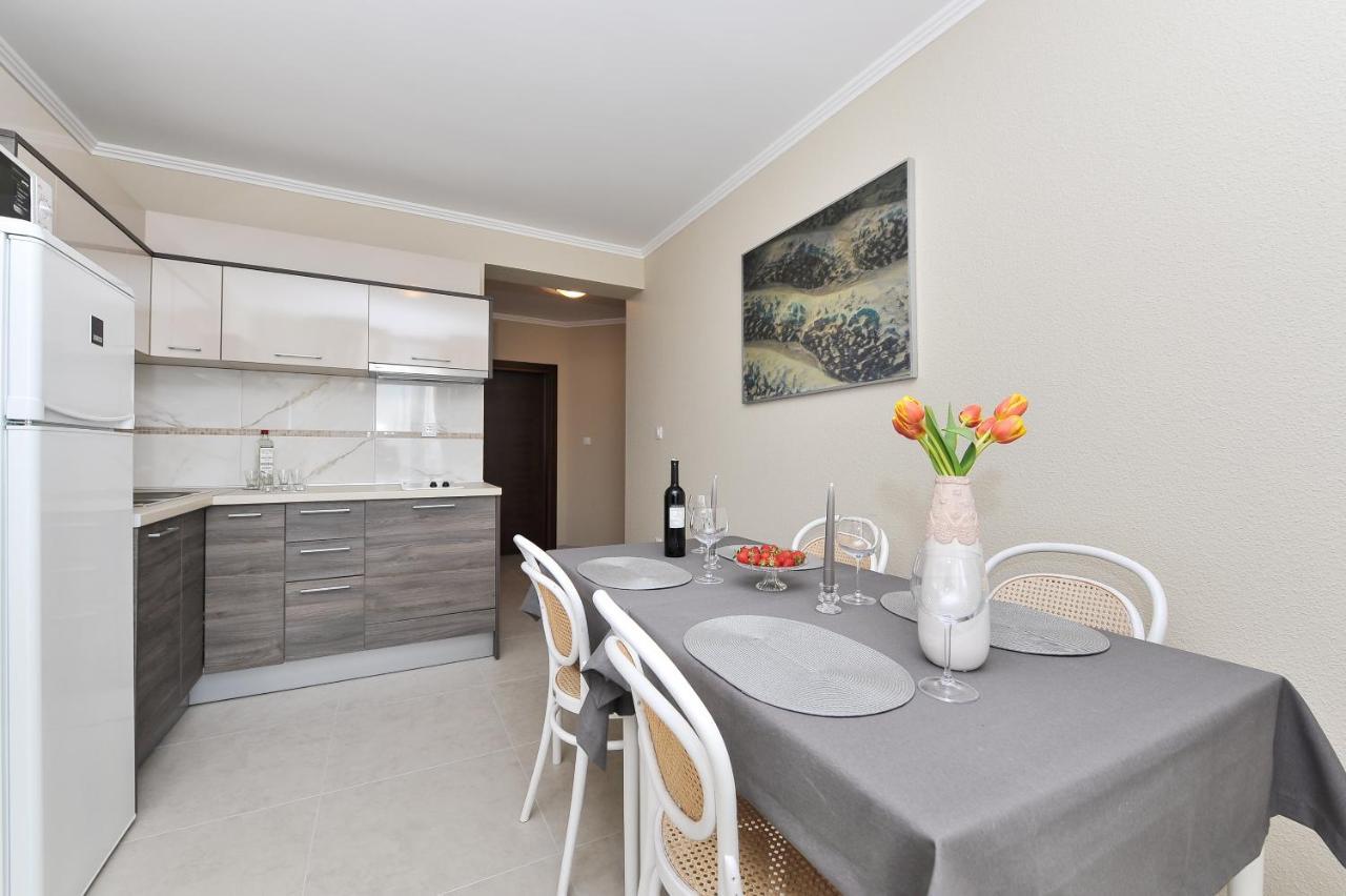 Apartmani Peric 1 Meka Draga Obrovac Luaran gambar