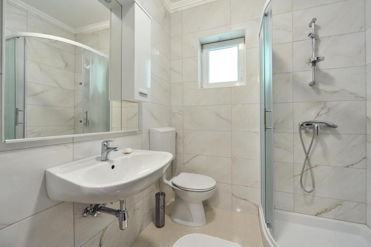 Apartmani Peric 1 Meka Draga Obrovac Luaran gambar